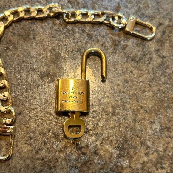 Louis Vuitton Lock & Key #309 W/ Gold Chain - Picture 8 of 8